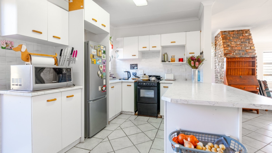 3 Bedroom Property for Sale in Denneoord Western Cape